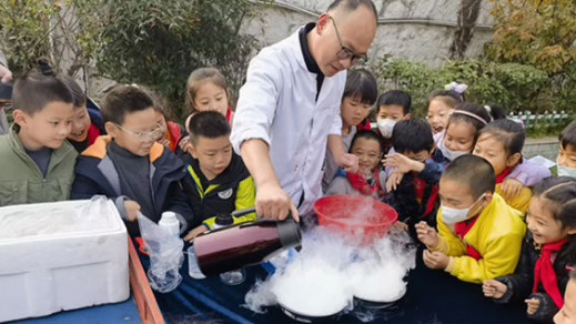 扬科技之帆，启梦想之旅——泉山区光荣巷小学科技节展示活动106.png