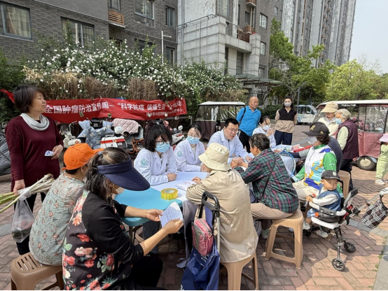 泉山区永安街道开展“科学防癌，健康生活”科普义诊活动