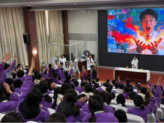 沛县科协携团县委走进歌风中学 开启419.png